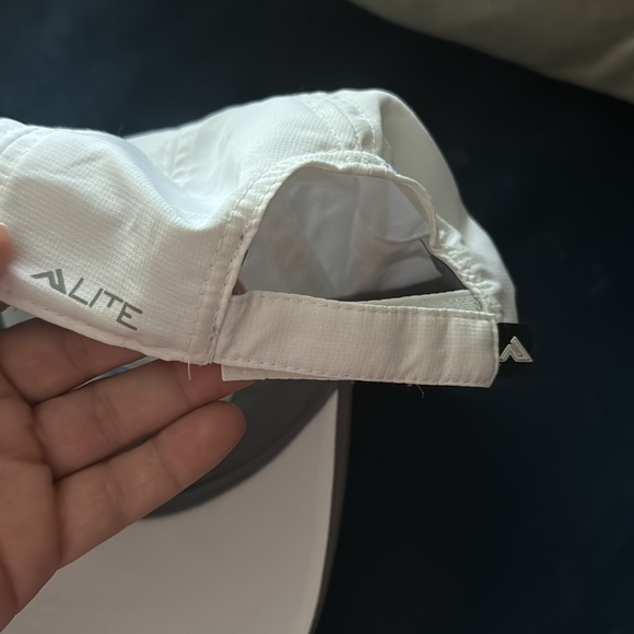 ESC hat‎ - Picture 3 of 3